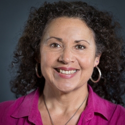 Vivian R Chavez Headshot