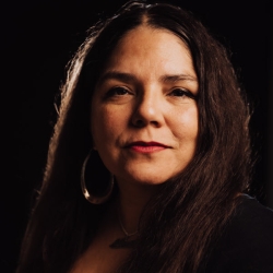 Headshot of Leticia Hernandez-Linares