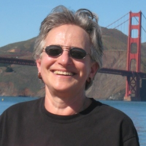 Ellen Hines headshot in front of the Golden Gate Bridge