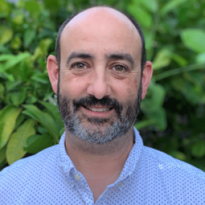 Jose R de la Torre Headshot